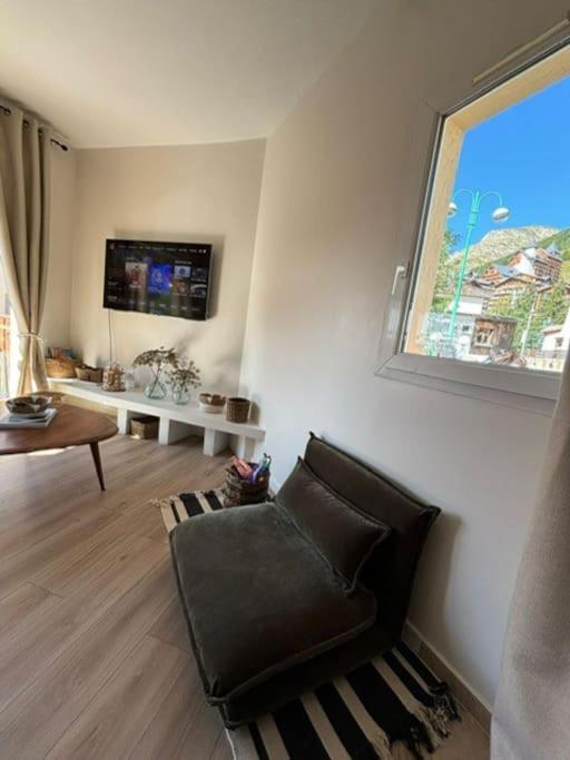 Appartement 3 Pieces, Spacieux En Plein Centre เลส์เดอซาลป์ ภายนอก รูปภาพ